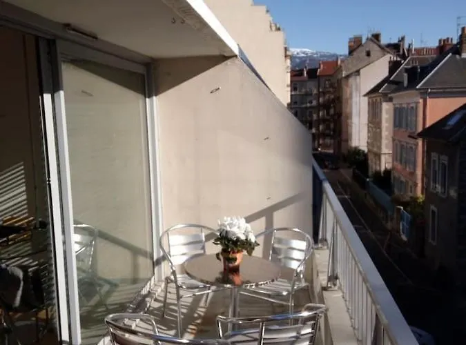 2 Pieces 40 M2, Dans Hyper Centre, Avec Piscine Au Rez De Chaussee * Grenoble