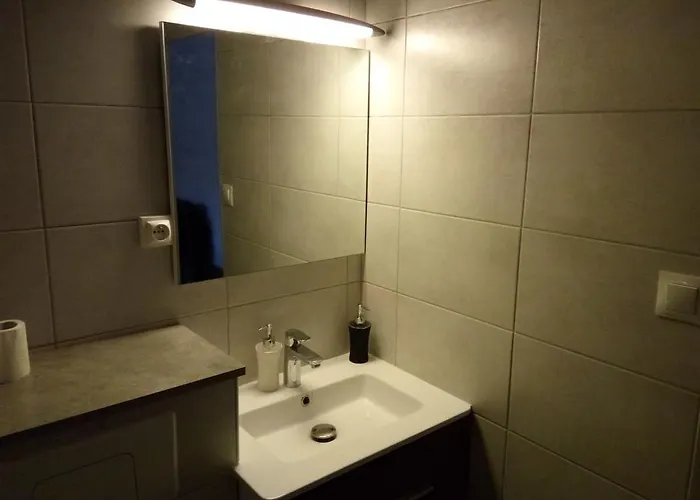 2 Pieces 40 M2, Dans Hyper Centre, Avec Piscine Au Rez De Chaussee *